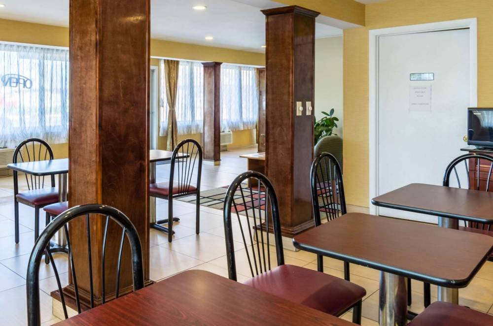 ECONO LODGE 4