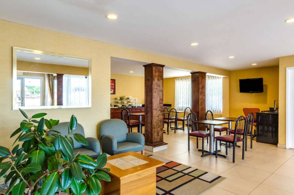 ECONO LODGE 9
