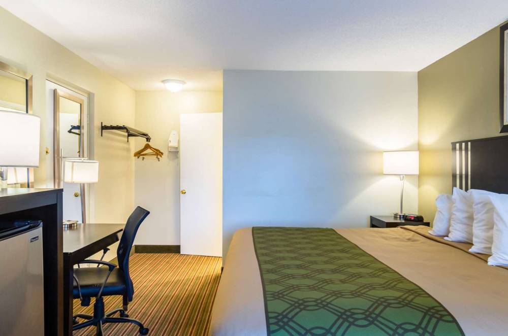 ECONO LODGE 10