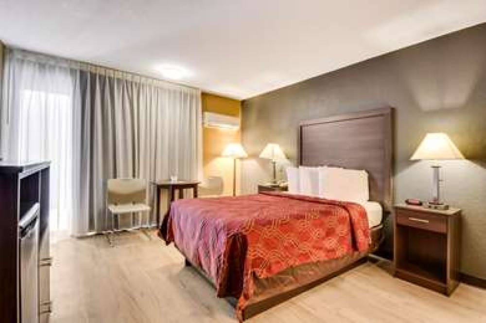 Econo Lodge 9