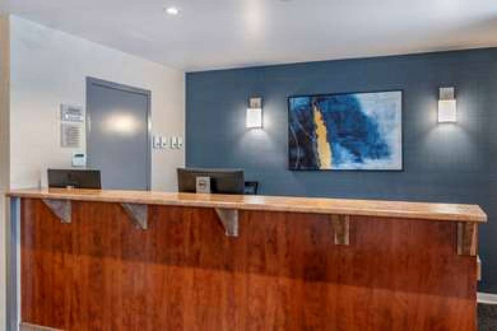 ECONO LODGE 3
