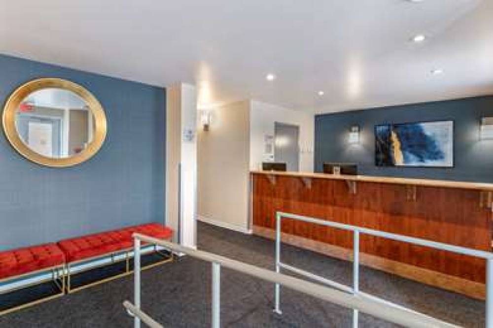 ECONO LODGE 4