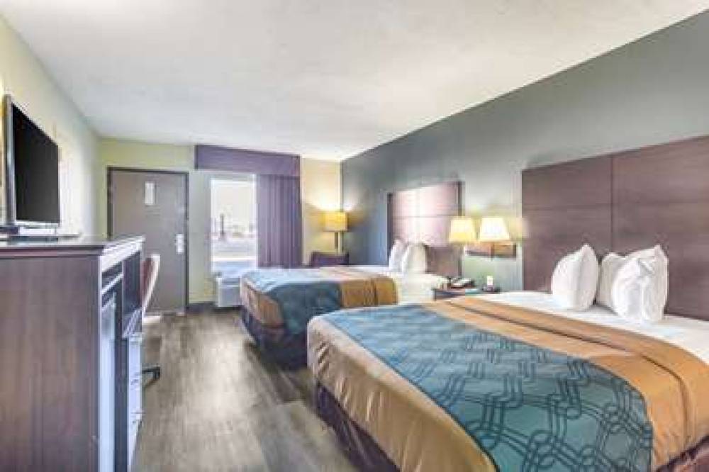 ECONO LODGE INN AND SUITES CLARKSVI 9