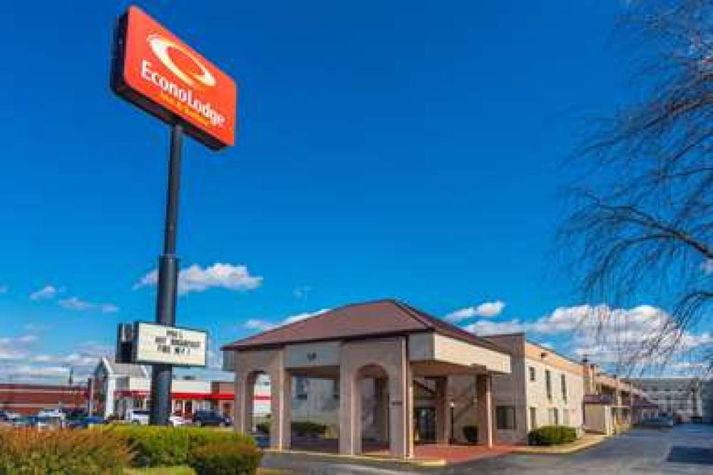 Econo Lodge Inn And Suites Clarksvi