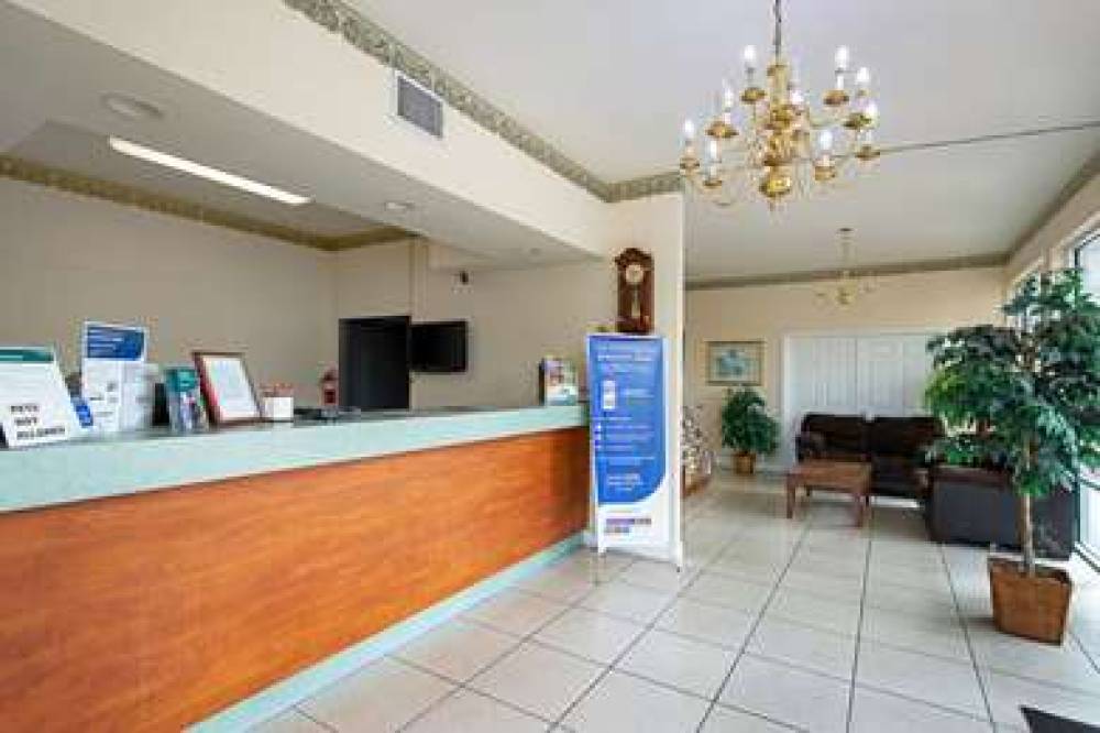 ECONO LODGE INN AND SUITES CLEARWAT 7