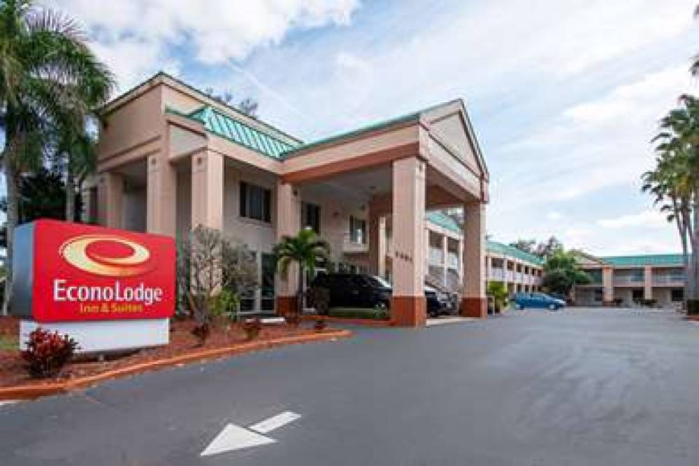 ECONO LODGE INN AND SUITES CLEARWAT 1