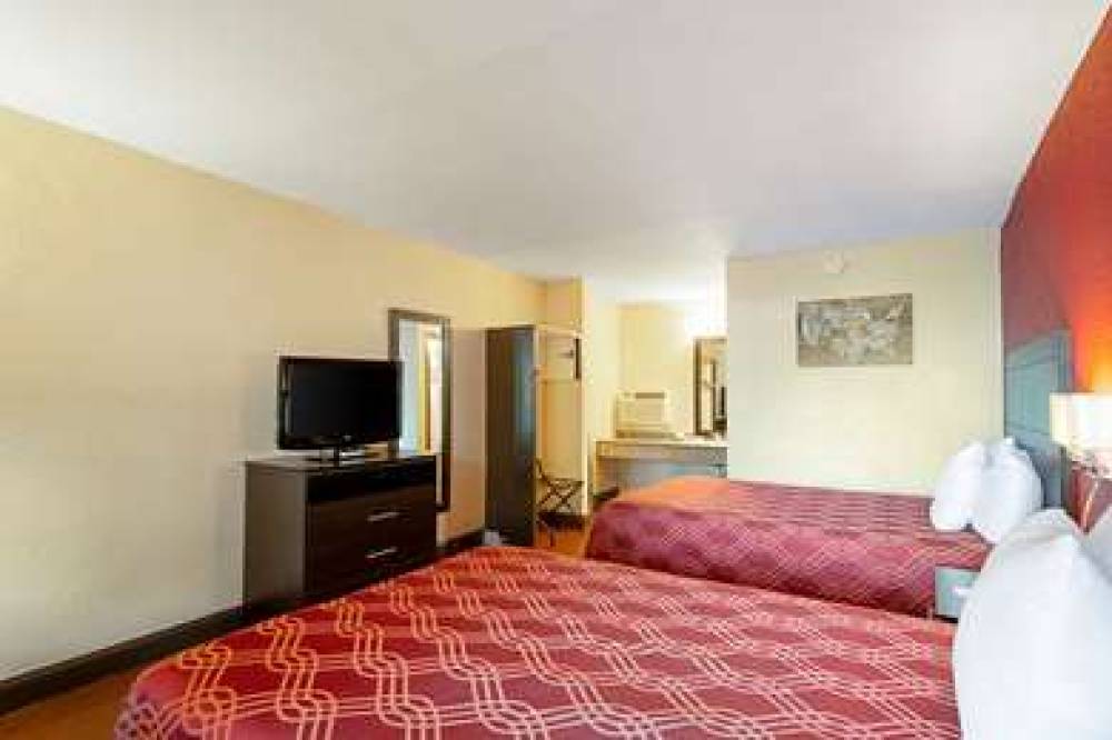 ECONO LODGE INN AND SUITES CLEARWAT 10