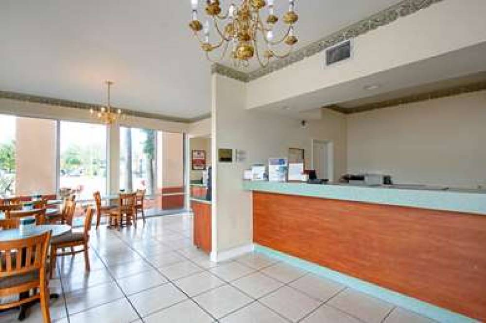 ECONO LODGE INN AND SUITES CLEARWAT 6