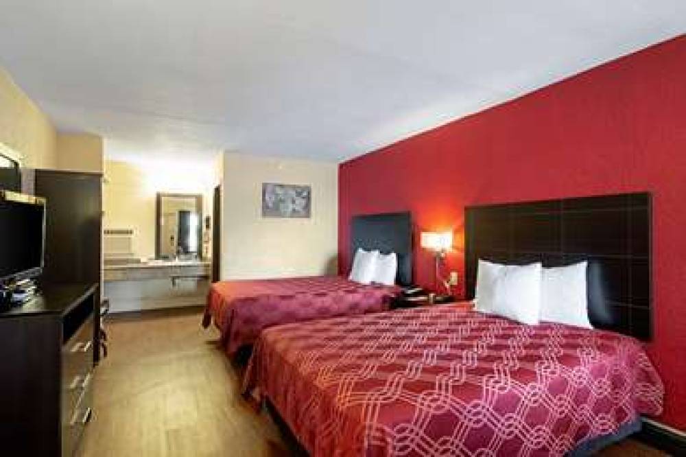 ECONO LODGE INN AND SUITES CLEARWAT 8