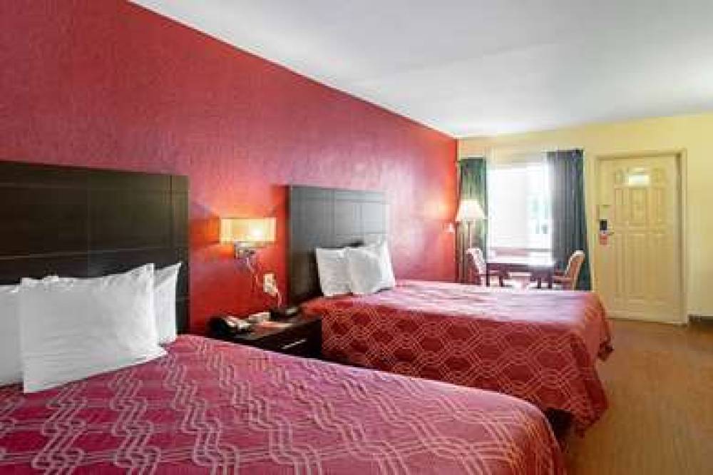 ECONO LODGE INN AND SUITES CLEARWAT 9