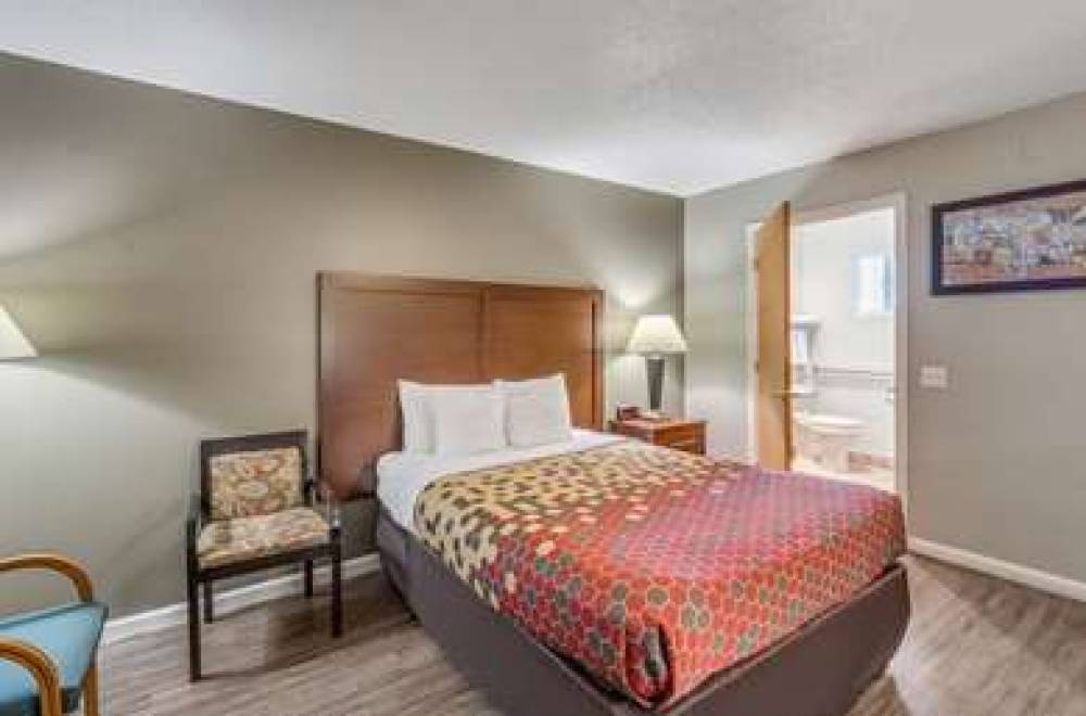 ECONO LODGE INN AND SUITES 2