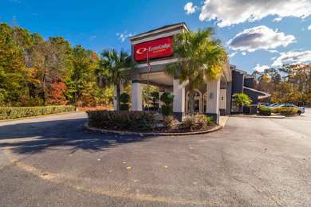 ECONO LODGE INN AND SUITES 2