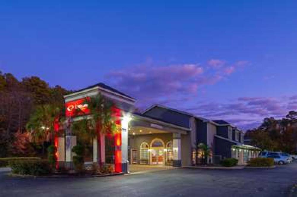 ECONO LODGE INN AND SUITES 6