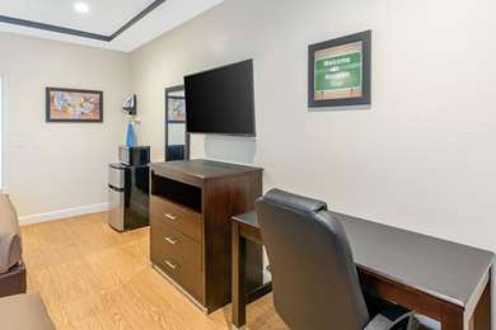 ECONO LODGE INN AND SUITES HOUSTON 10