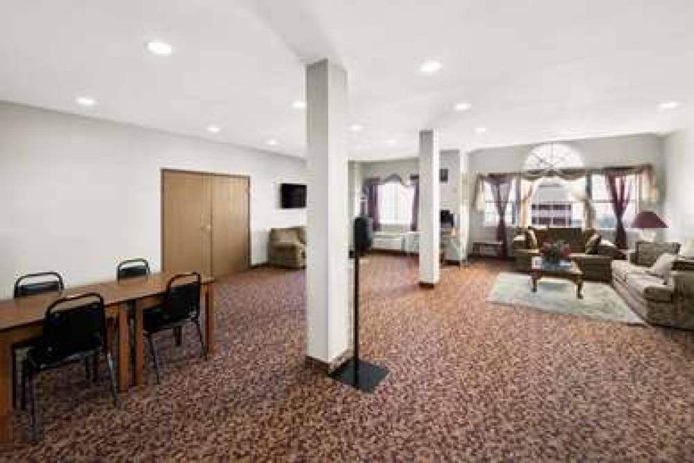 ECONO LODGE INN AND SUITES MESQUITE 9