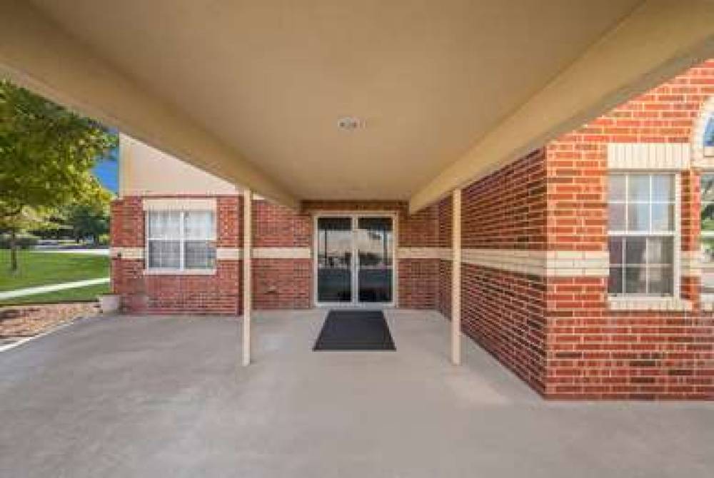 ECONO LODGE INN AND SUITES MESQUITE 6