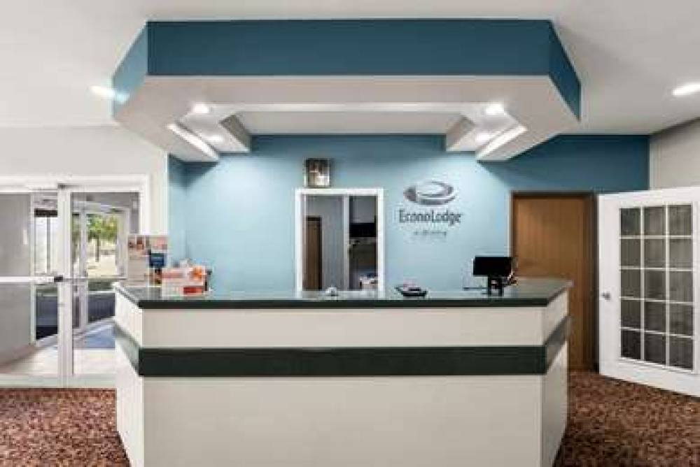 ECONO LODGE INN AND SUITES MESQUITE 2