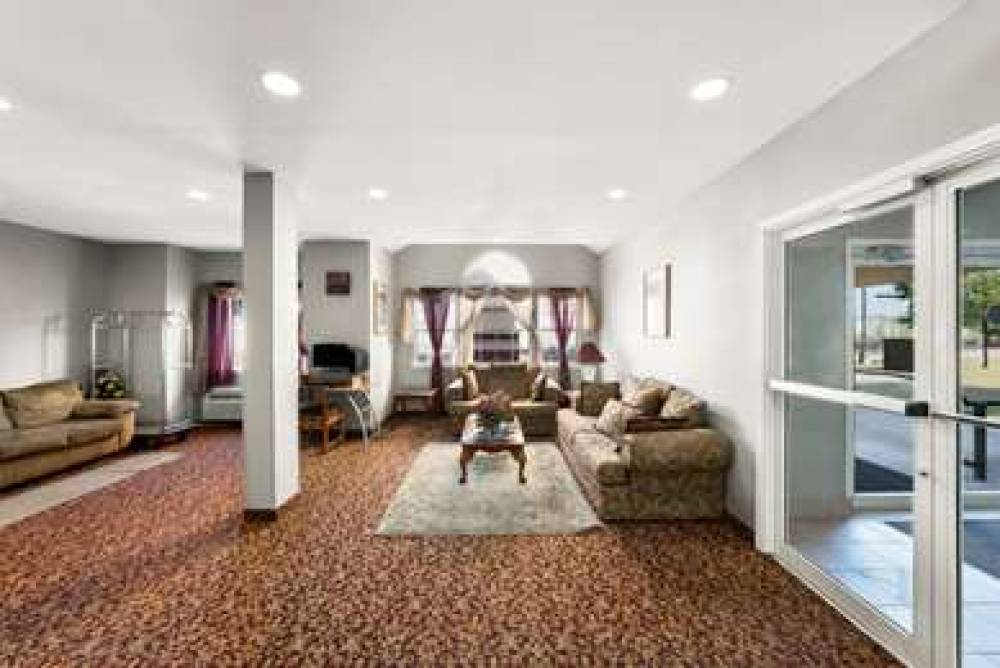 ECONO LODGE INN AND SUITES MESQUITE 8