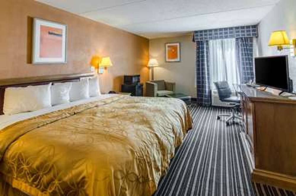 ECONO LODGE INN AND SUITES NORTON - 10