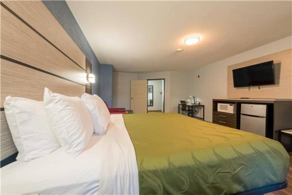 Econo Lodge Inn And Suites