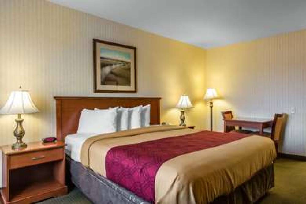 ECONO LODGE INN AND SUITES RIVERSID 10