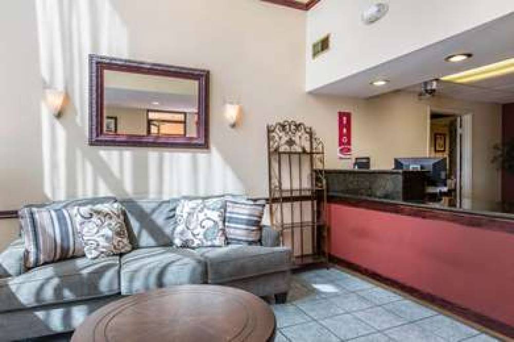 ECONO LODGE INN AND SUITES RIVERSID 7