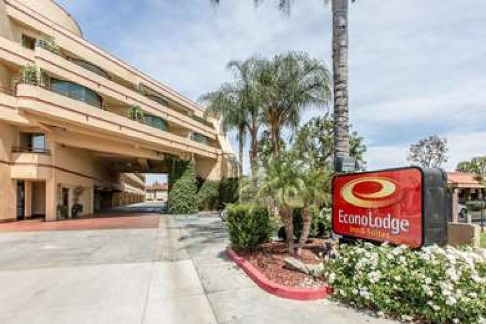 ECONO LODGE INN AND SUITES RIVERSID 1