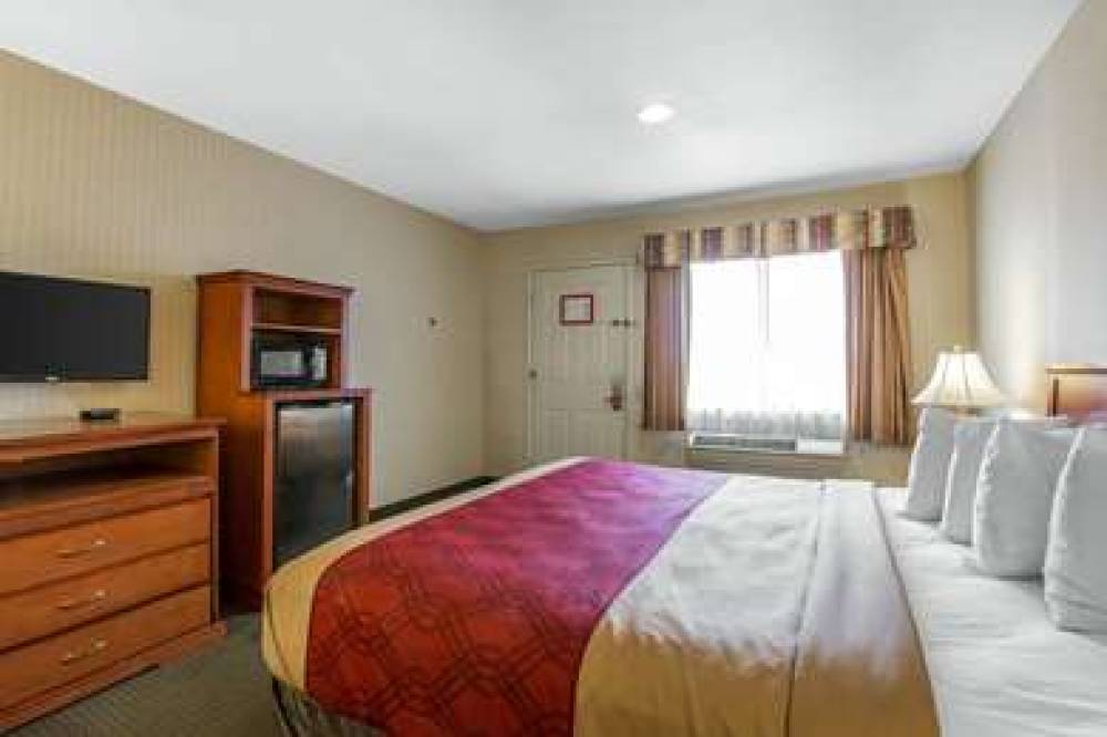 ECONO LODGE INN AND SUITES RIVERSID 9