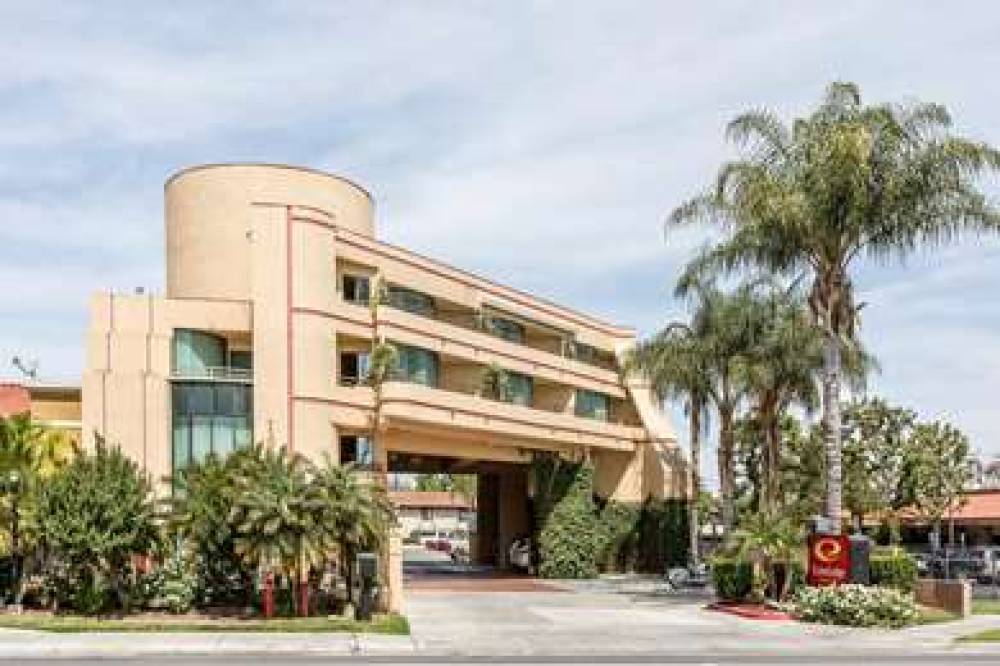 ECONO LODGE INN AND SUITES RIVERSID 2
