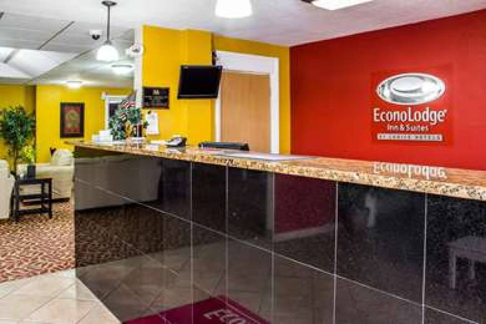 ECONO LODGE INN AND SUITES WALNUT 4