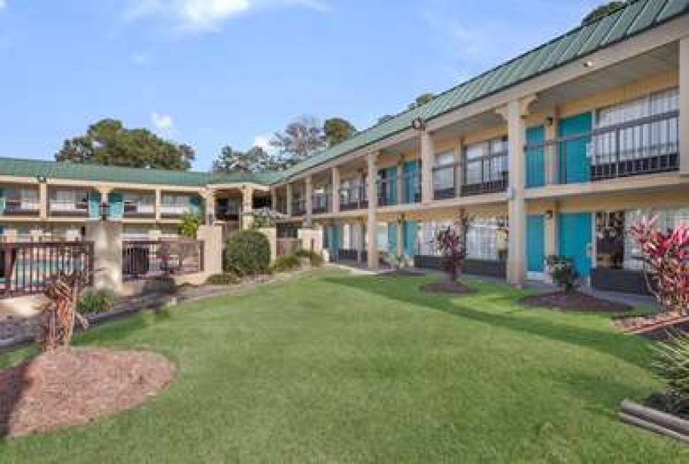 ECONO LODGE INN & SUITES HARDEEVILL 6