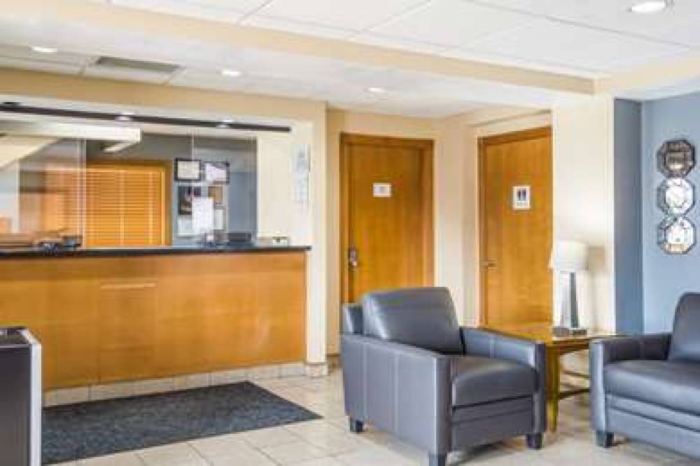 Econo Lodge  Inn & Suites I-35 At Shawnee Mission 4