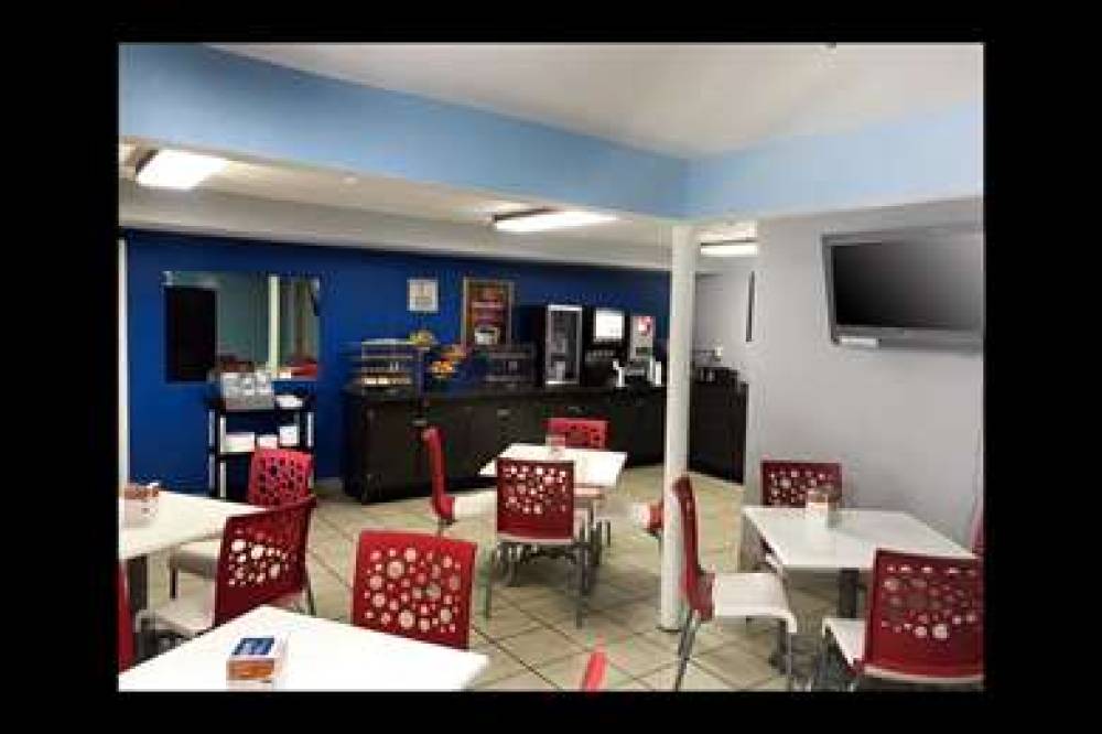 Econo Lodge Inn & Suites I-64 & US 13 7