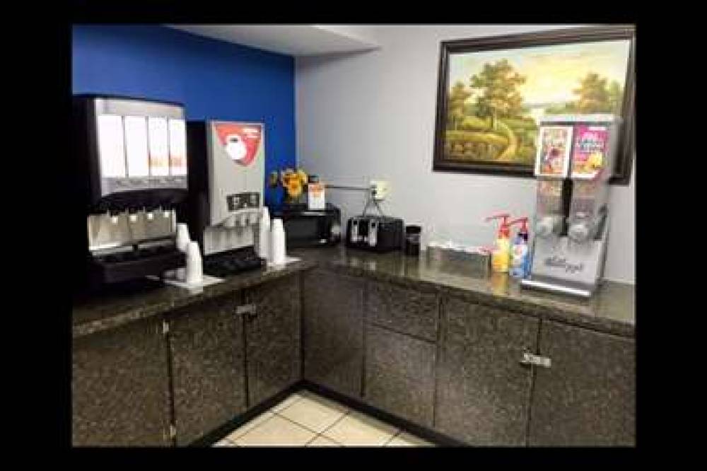 Econo Lodge Inn & Suites I-64 & US 13 8
