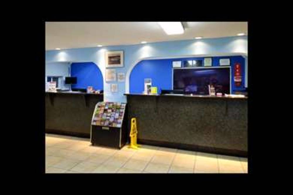 Econo Lodge Inn & Suites I-64 & US 13 2
