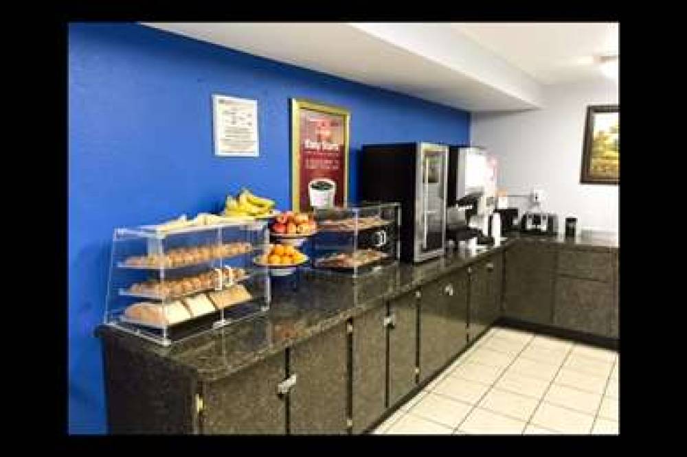 Econo Lodge Inn & Suites I-64 & US 13 4