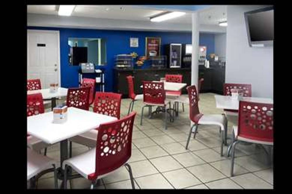 Econo Lodge Inn & Suites I-64 & US 13 5