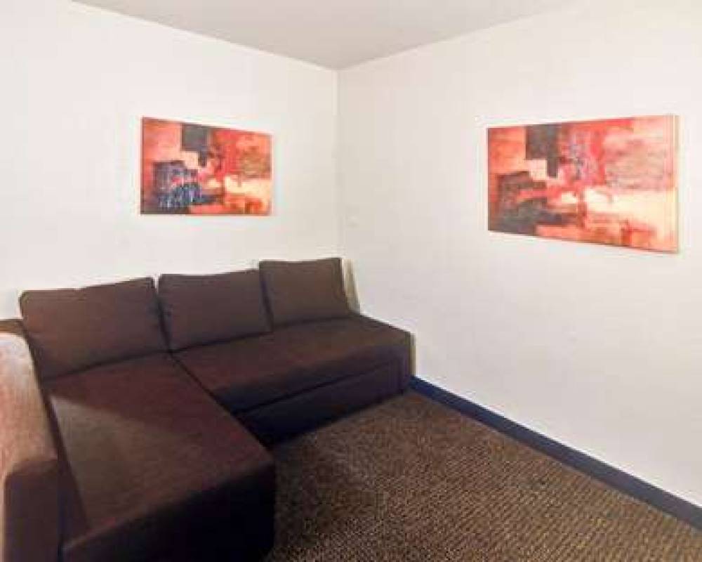 RODEWAY INN AND SUITES LEWISVILLE I 10