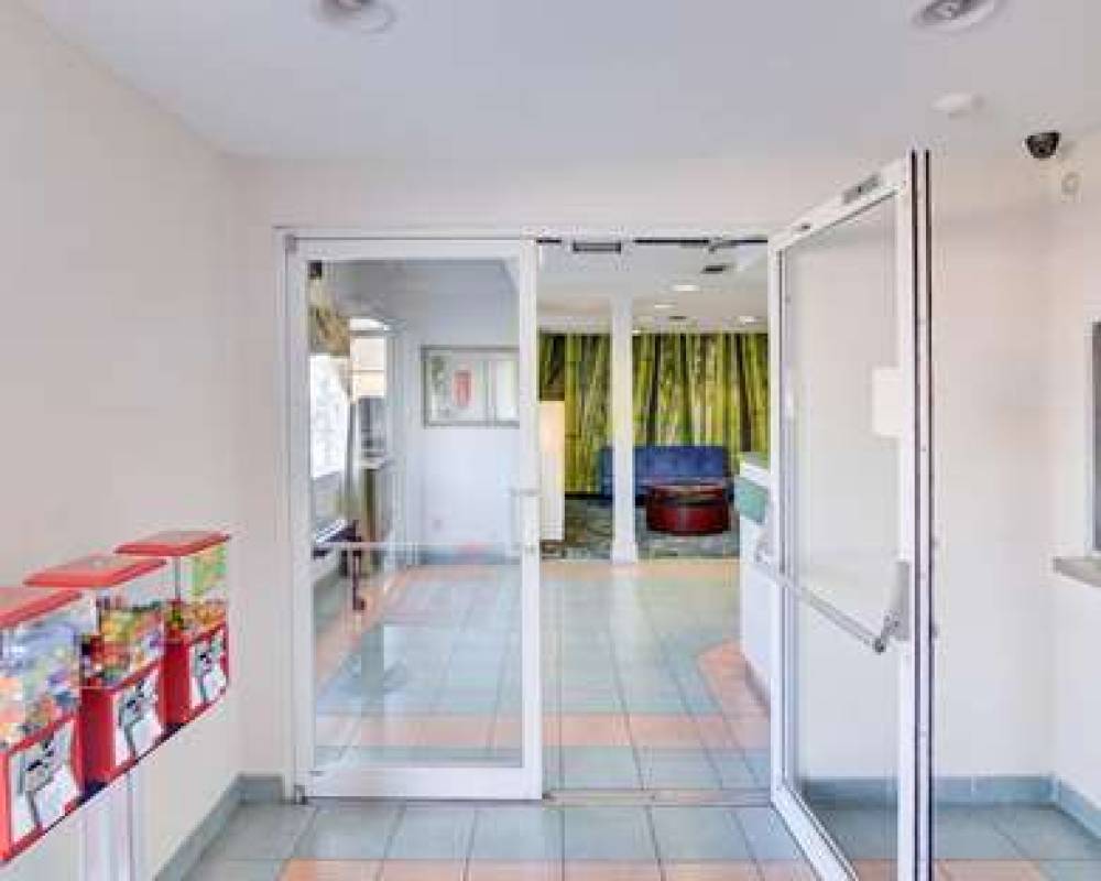 RODEWAY INN AND SUITES LEWISVILLE I 6