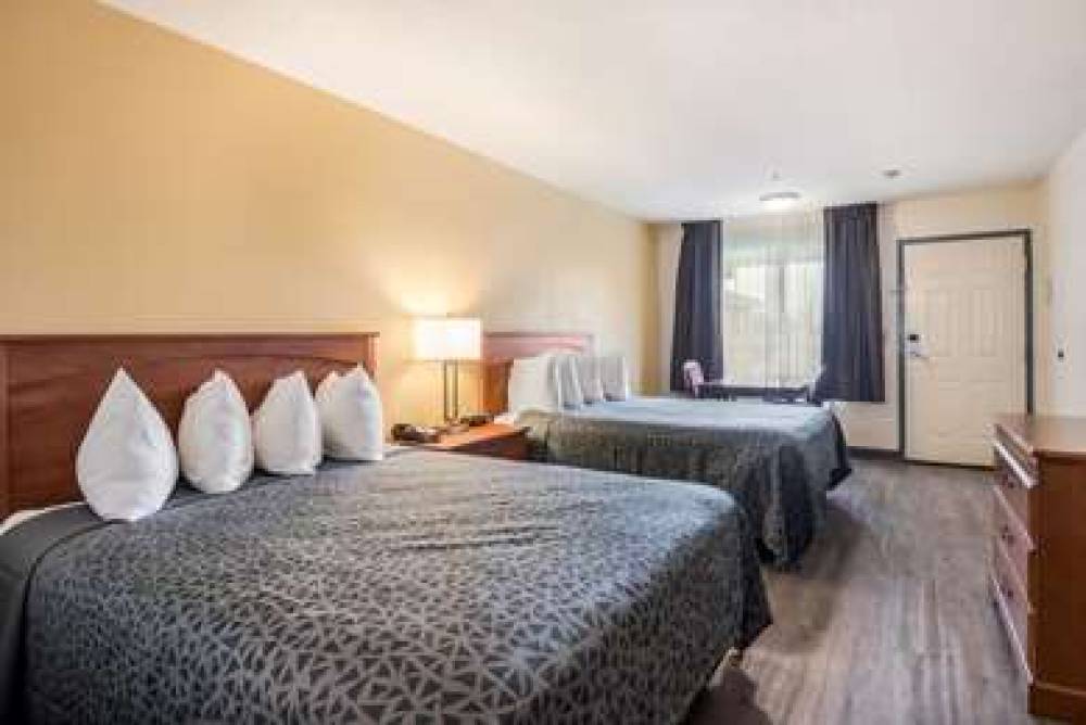ECONO LODGE INN  SUITES LODI - WINE 8