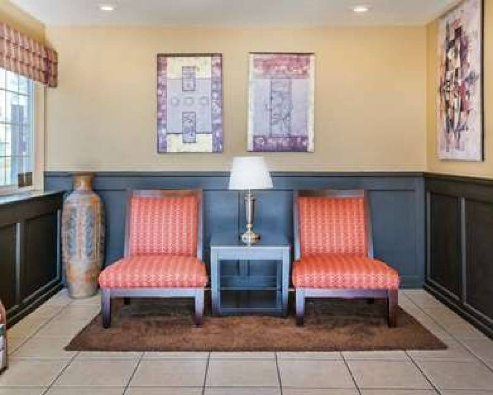ECONO LODGE INN  SUITES LODI - WINE 5