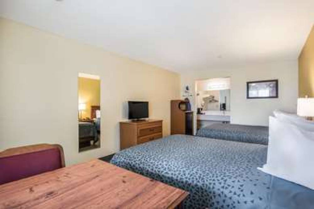 ECONO LODGE INN  SUITES LODI - WINE 10