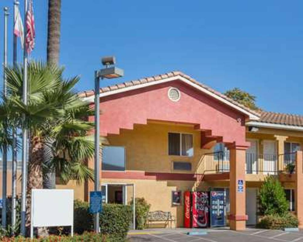 ECONO LODGE INN  SUITES LODI - WINE 1