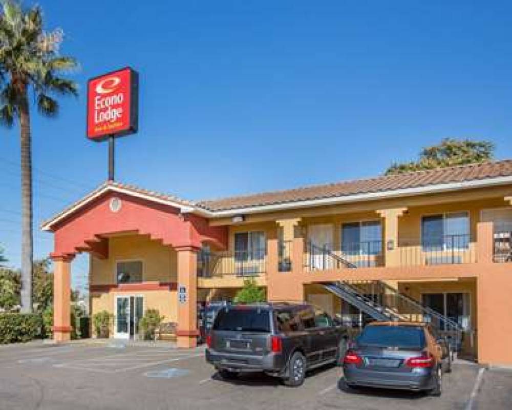 ECONO LODGE INN  SUITES LODI - WINE 2