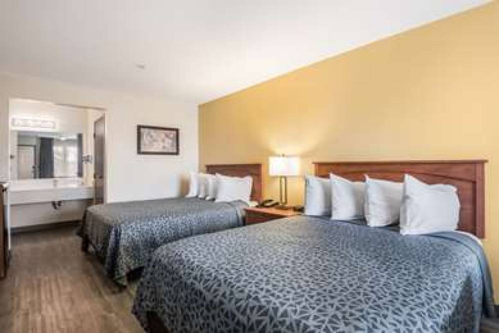 ECONO LODGE INN  SUITES LODI - WINE 9
