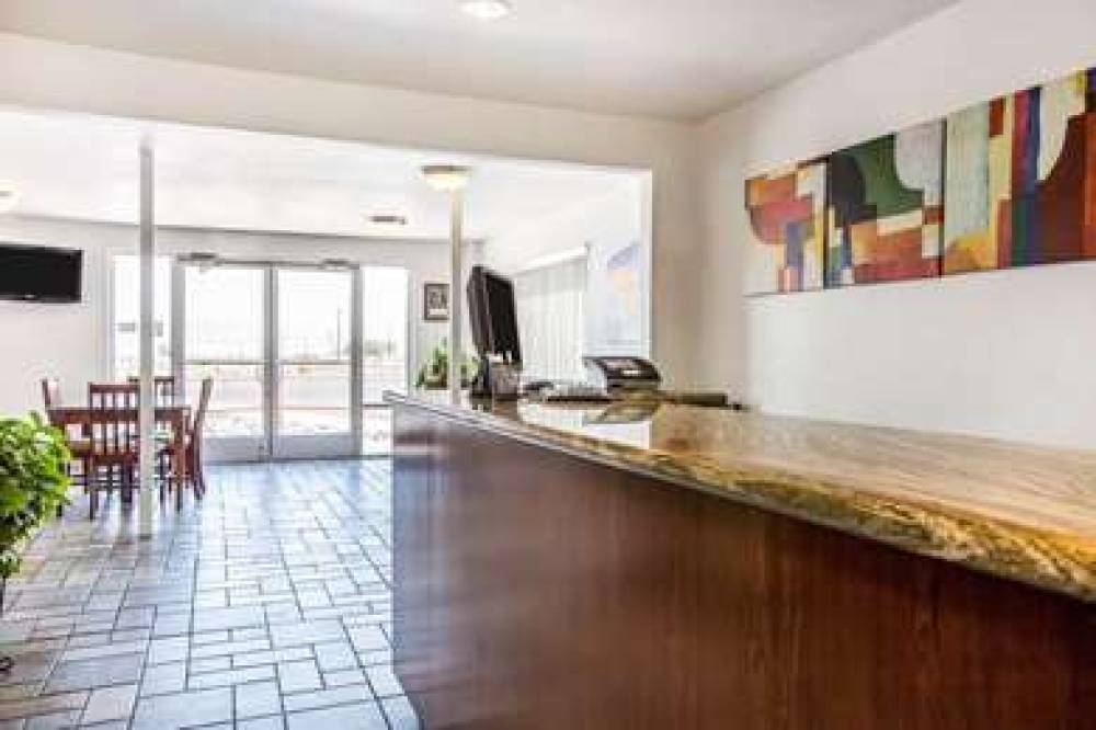Econo Lodge Inn & Suites Near China Lake Naval Station 5