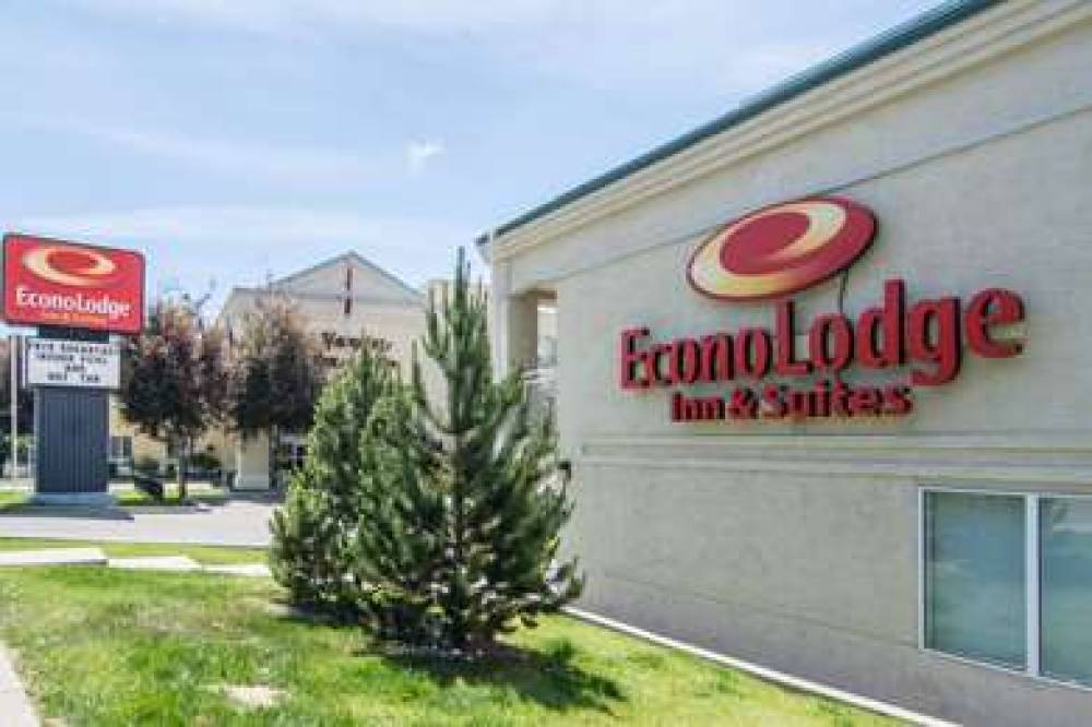 Econo Lodge Inn & Suites University