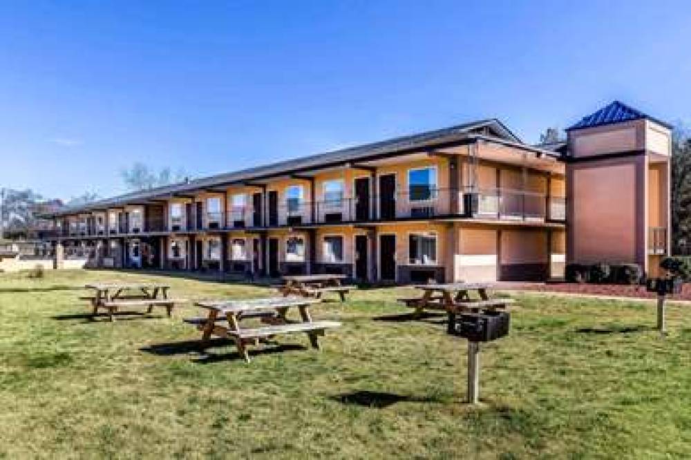 Econo Lodge Lavonia I 85