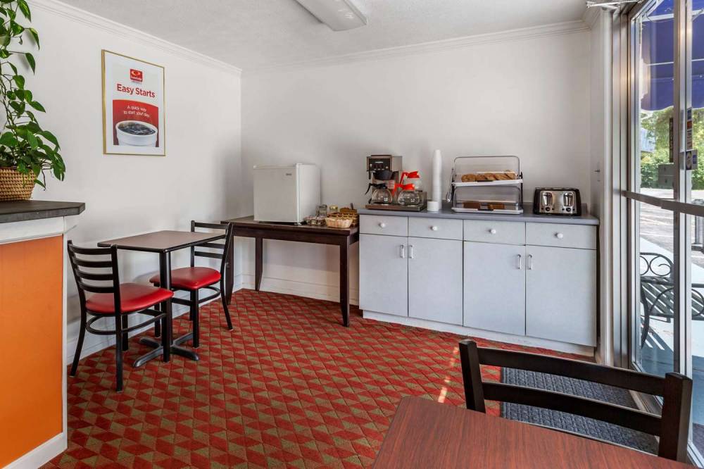 ECONO LODGE LEE - GREAT BARRINGTON 6