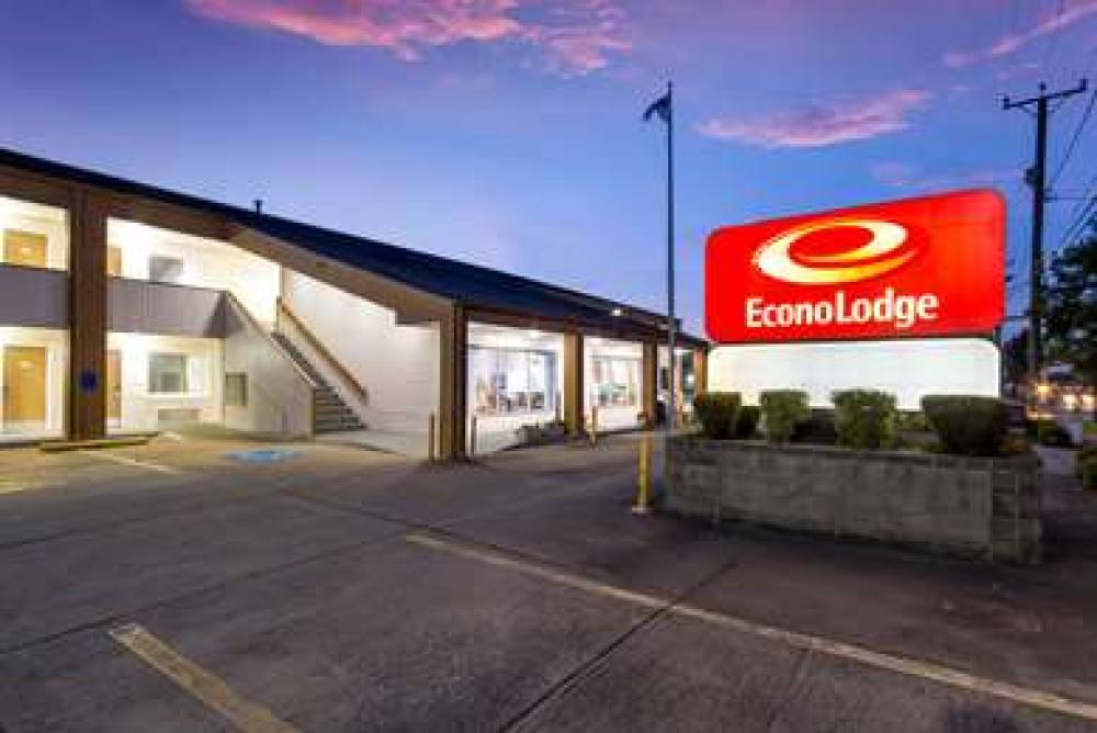 Econo Lodge Little Creek 9